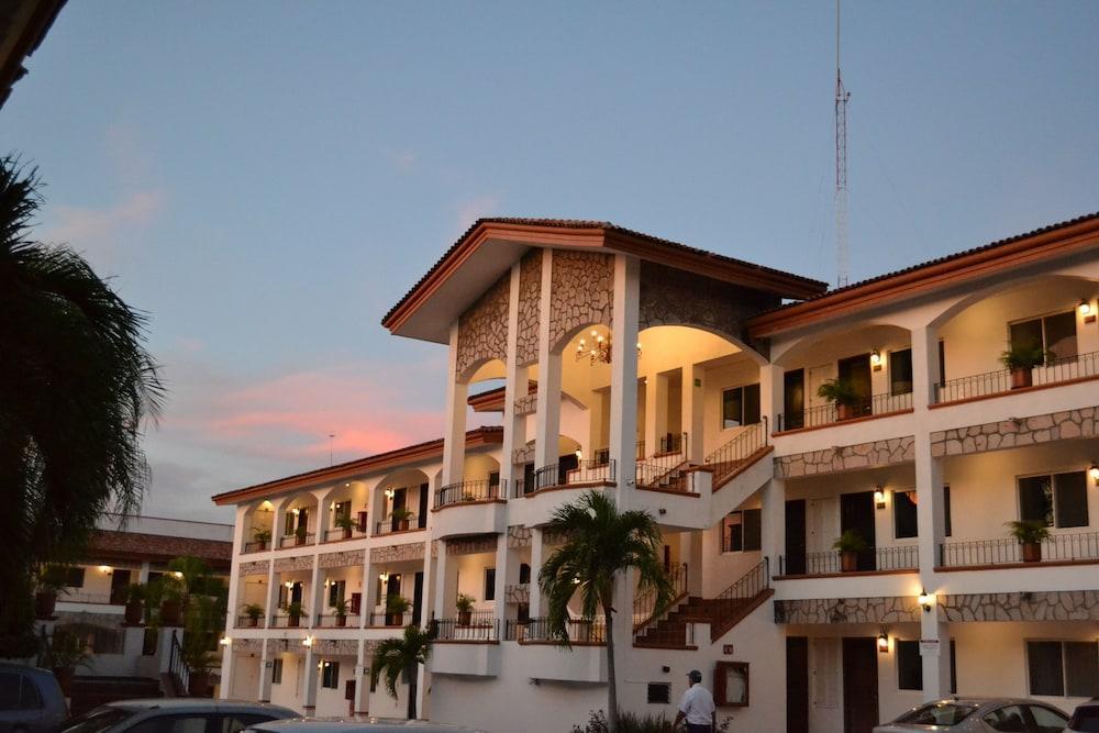 Maria Isabel Colima Hotel Exterior photo