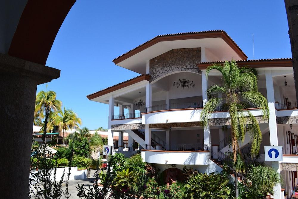 Maria Isabel Colima Hotel Exterior photo