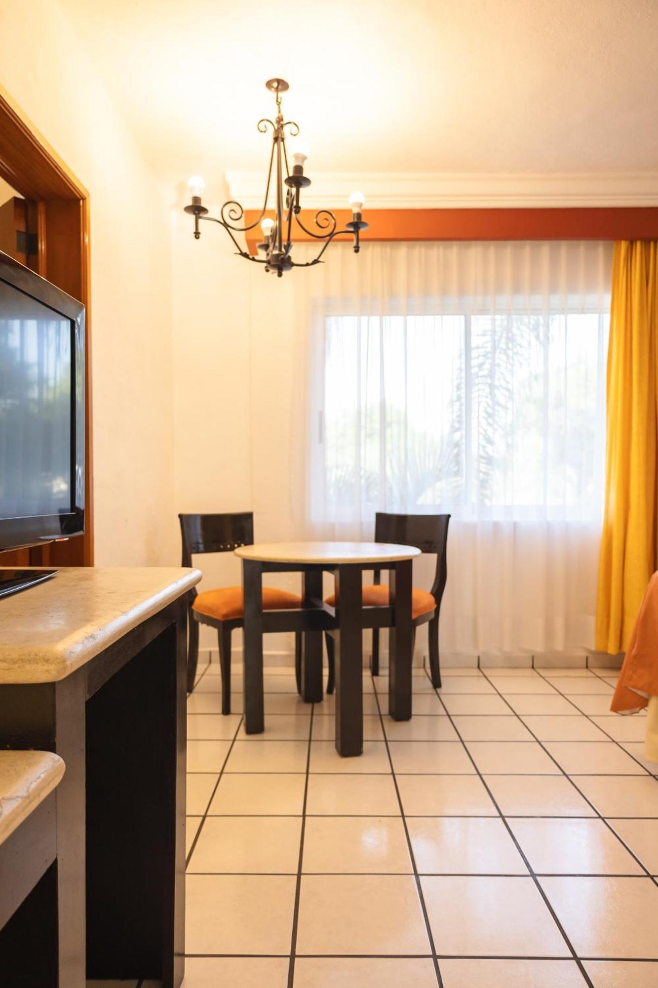 Maria Isabel Colima Hotel Exterior photo